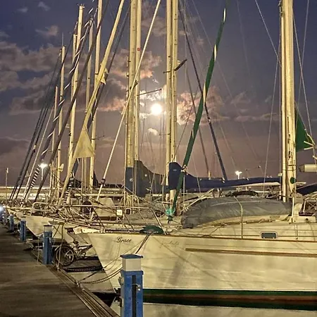 ספינת מלון Brego, Velero