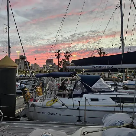 Πλωτό κατάλυμα Brego, Velero