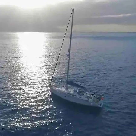 Bateau-hôtel Brego, Velero