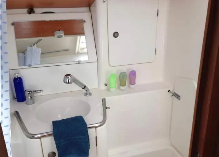 Hotel na wodzie Brego, Velero