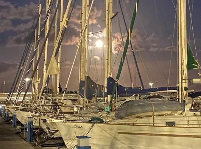Hotel na wodzie Brego, Velero